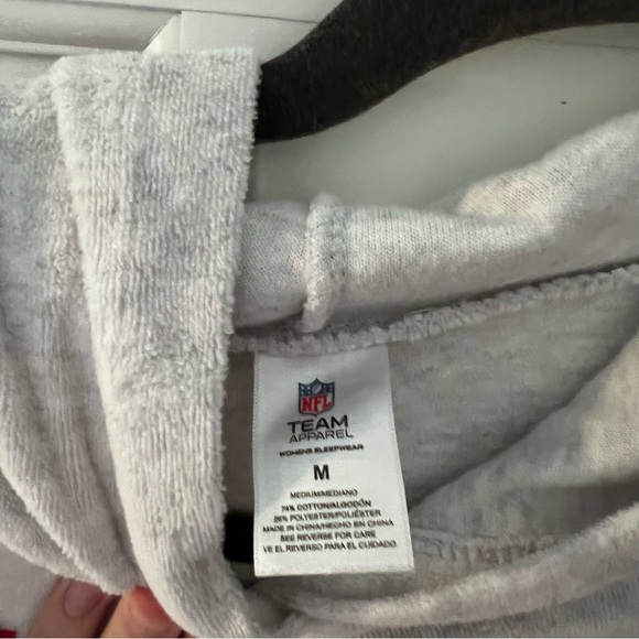 Kansas City Chiefs Women’s Gray Hoodie - Picture 3 of 3